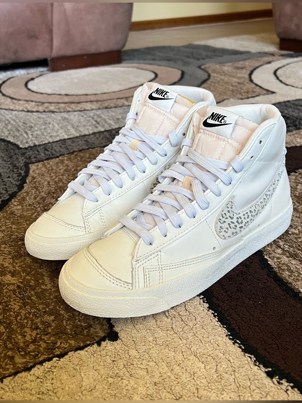 Women’s Nike Women's Blazer Mid '77 SE "Lemon Leopard” Size 8